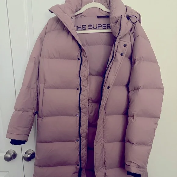 r*m様 3396 美品 Aritzia Tha The Mega Puff ダ BIG NEWS: The Mega Puff is here. Like The Super Puff, only